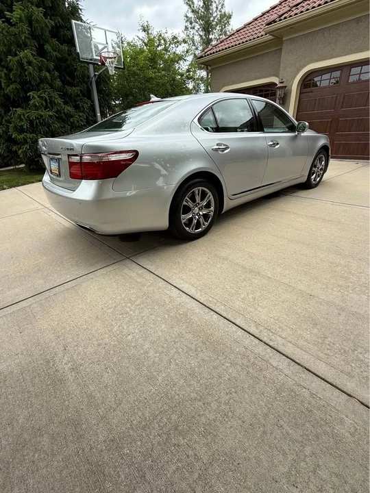 2009 Lexus LS 4th Gen - Image 5 of 9