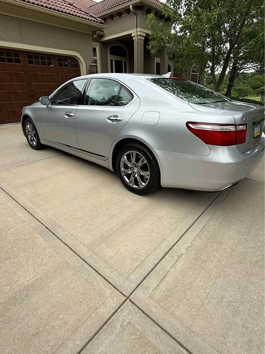 2009 Lexus LS 4th Gen - Image 3 of 9