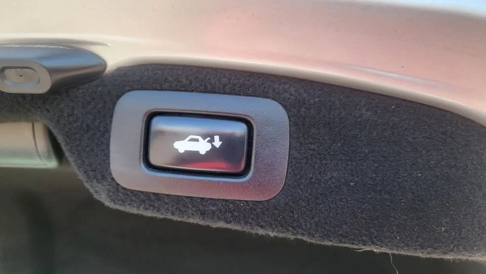 2009 Lexus LS 4th Gen - Image 13 of 20