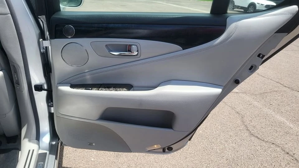 2009 Lexus LS 4th Gen - Image 19 of 20