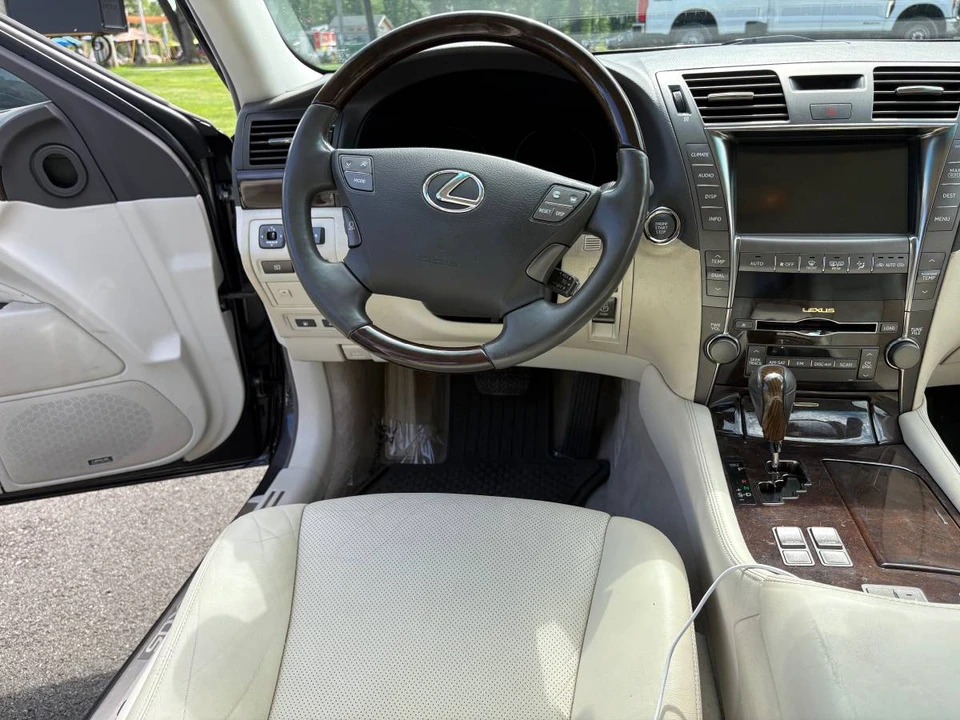 2009 Lexus LS 4th Gen - Image 9 of 12