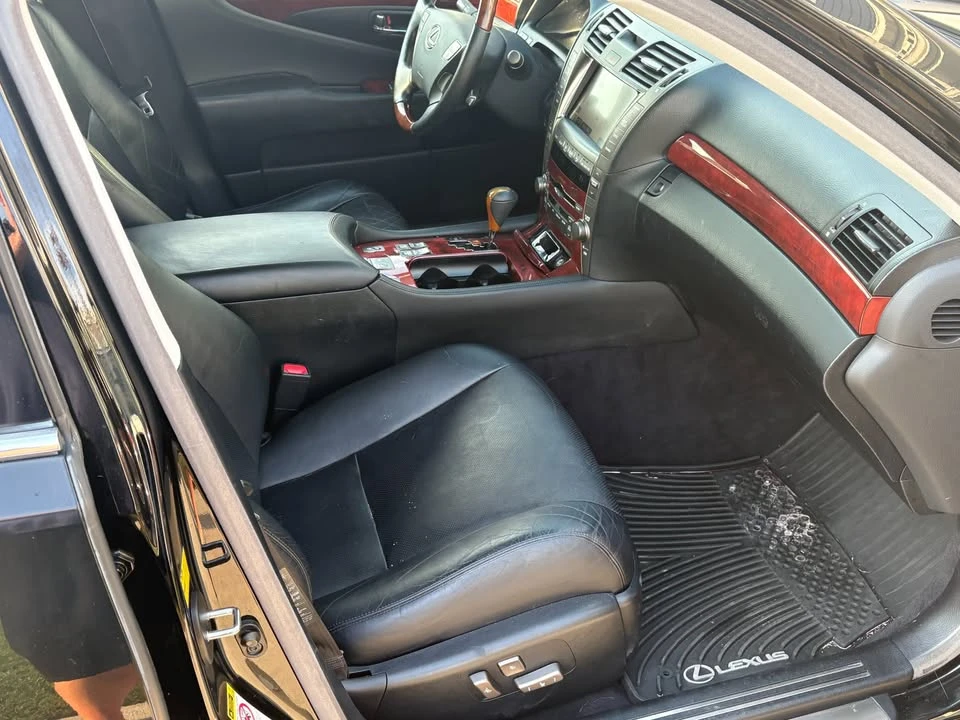 2009 Lexus LS 4th Gen - Image 8 of 10