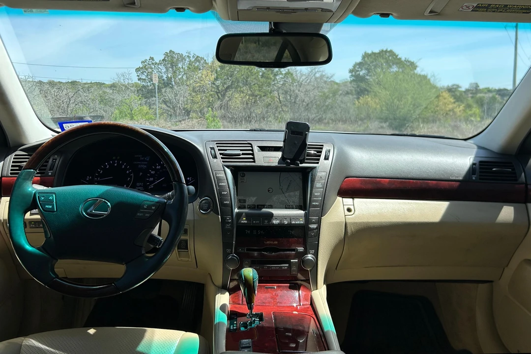 2009 Lexus LS 4th Gen - Image 16 of 31