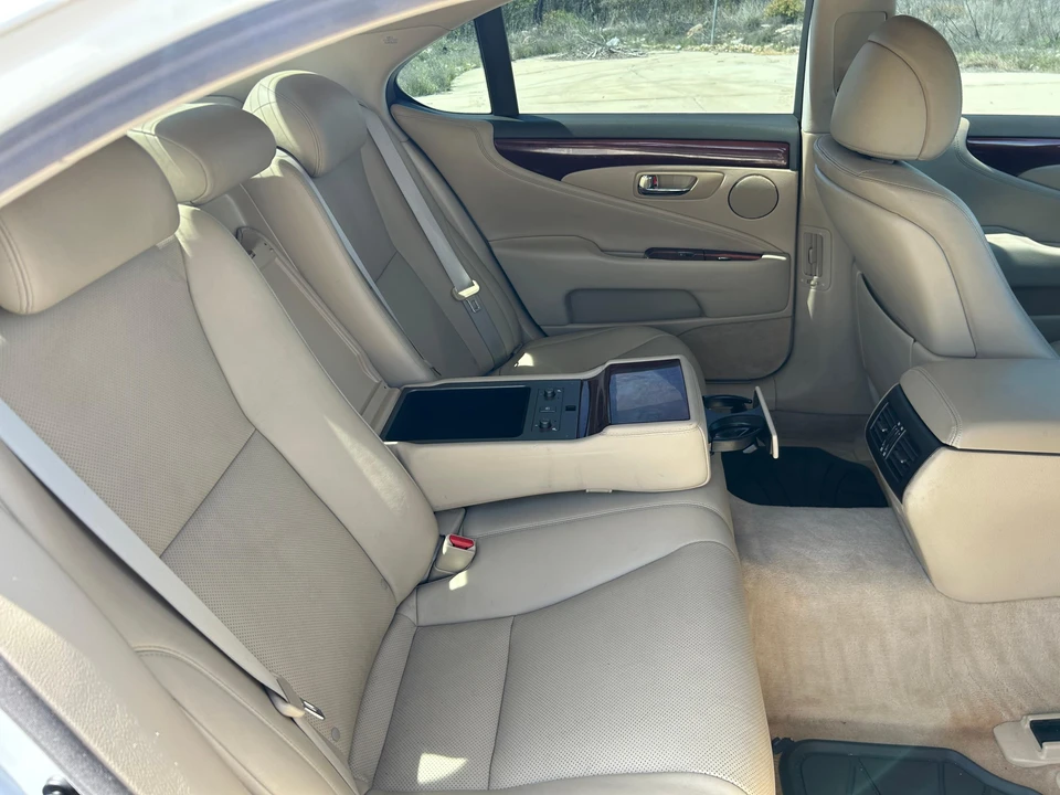 2009 Lexus LS 4th Gen - Image 23 of 31