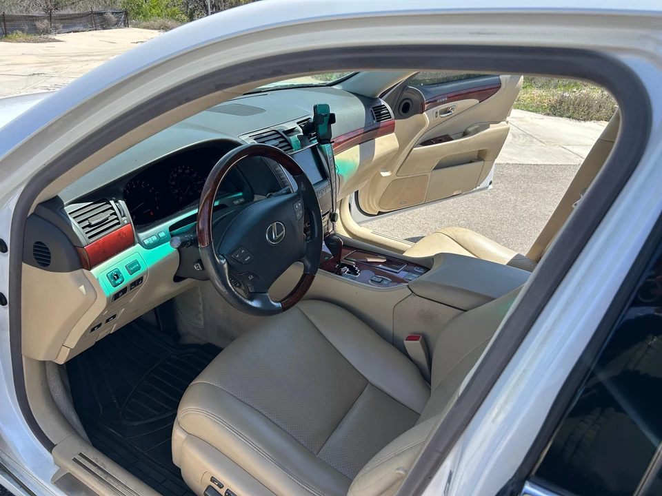 2009 Lexus LS 4th Gen - Image 25 of 31