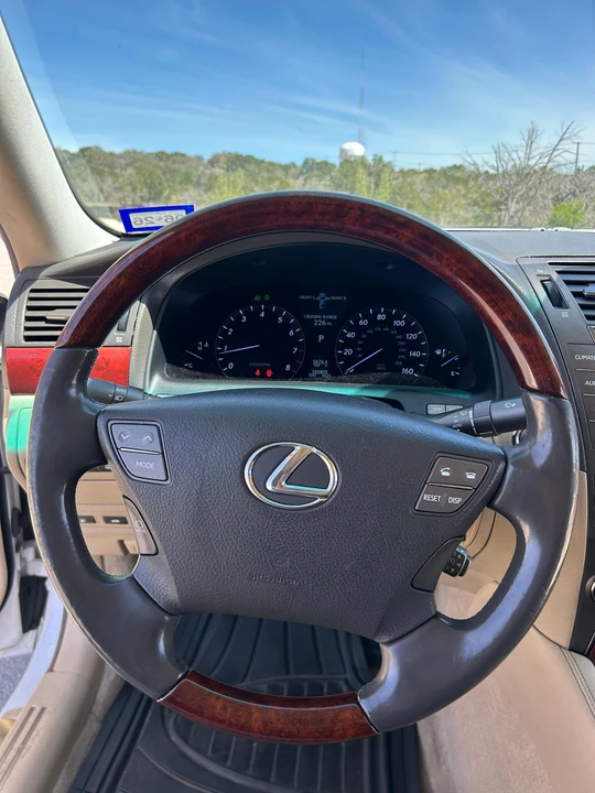 2009 Lexus LS 4th Gen - Image 26 of 31