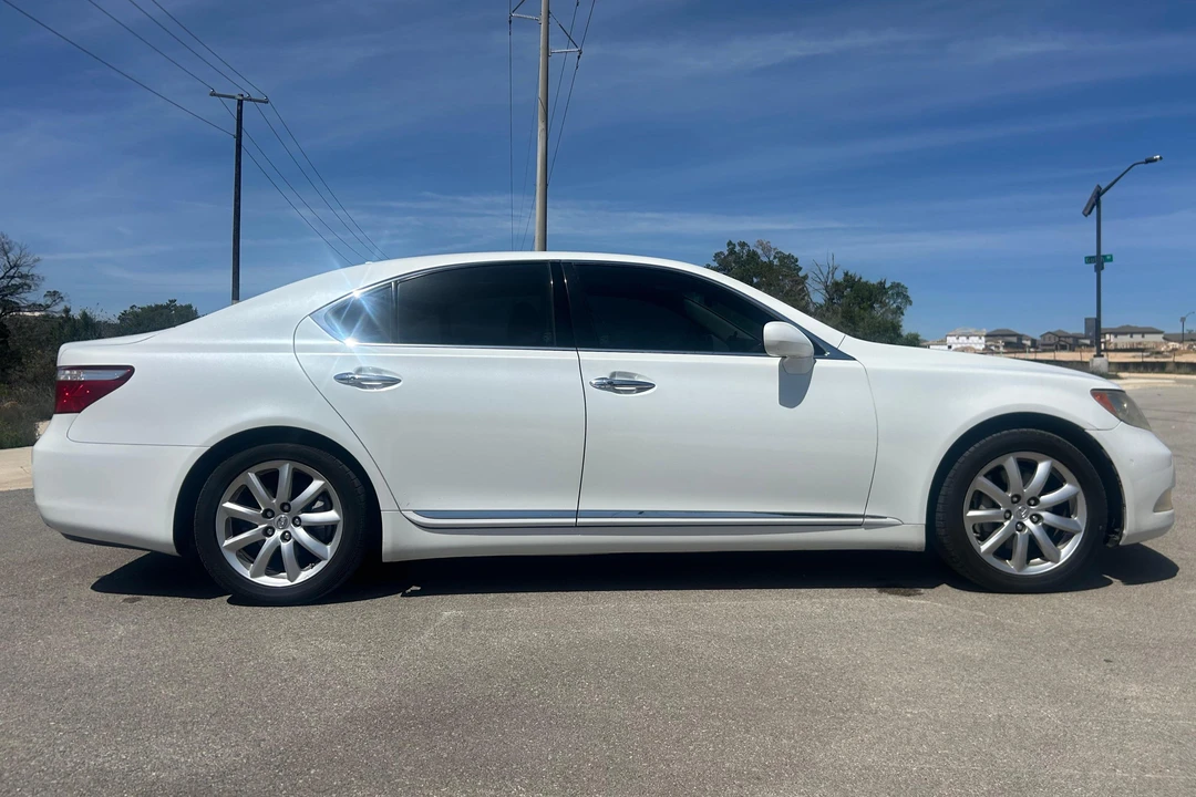 2009 Lexus LS 4th Gen - Image 10 of 31