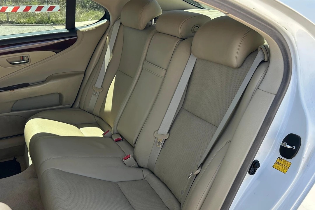2009 Lexus LS 4th Gen - Image 18 of 31