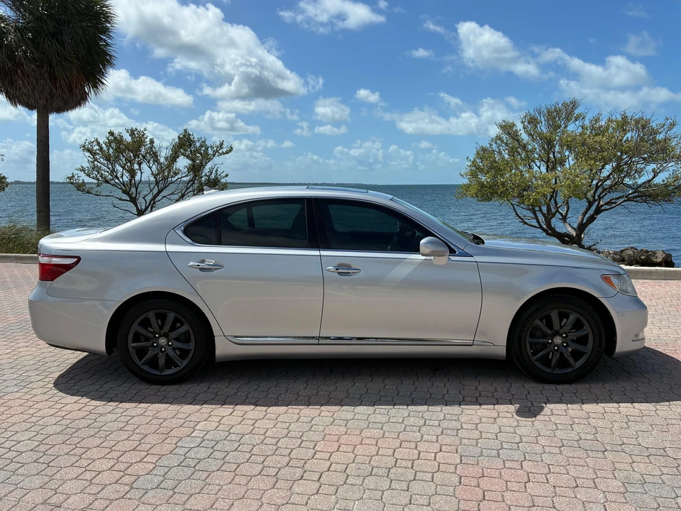 2009 Lexus LS 4th Gen - Image 10 of 31