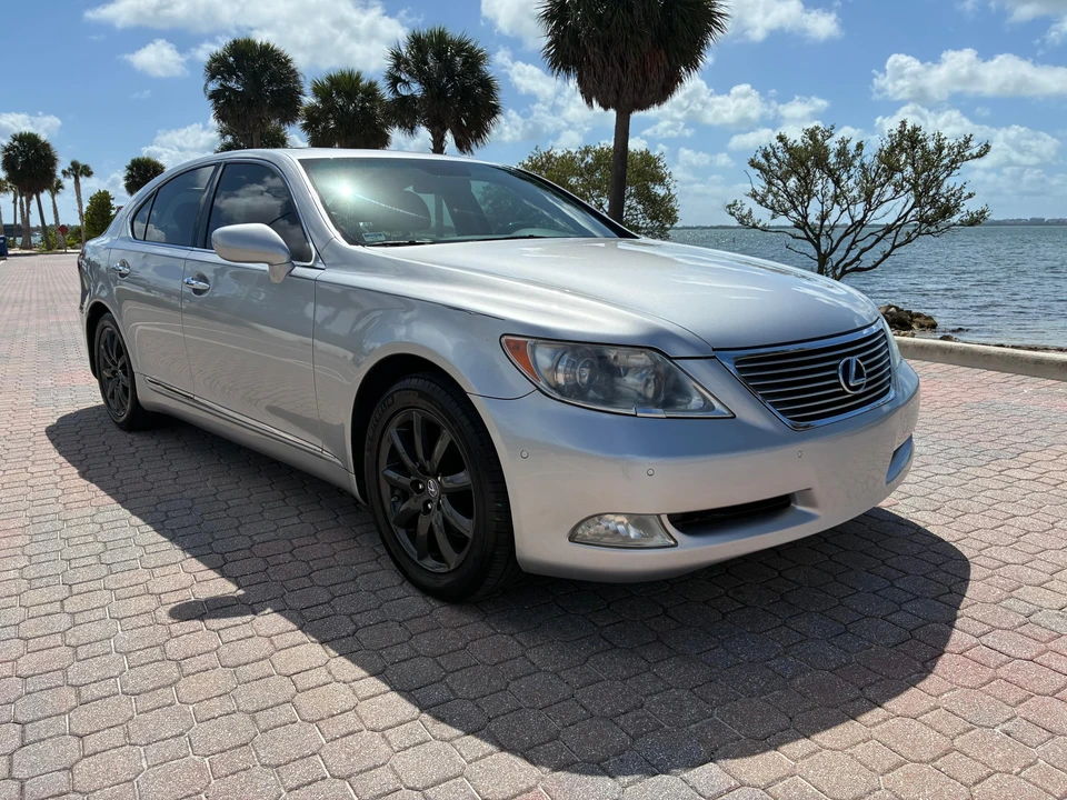 2009 Lexus LS 4th Gen - Image 12 of 31