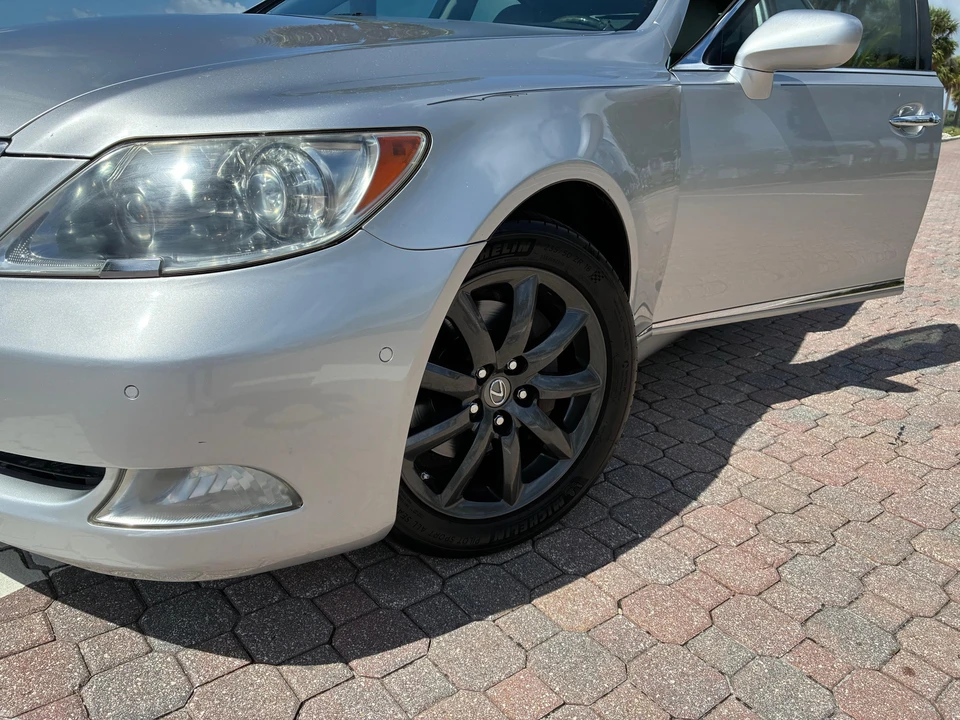 2009 Lexus LS 4th Gen - Image 17 of 31