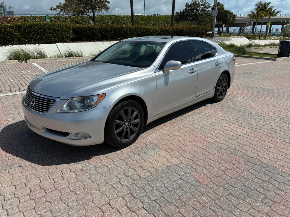 2009 Lexus LS 4th Gen - Image 5 of 31