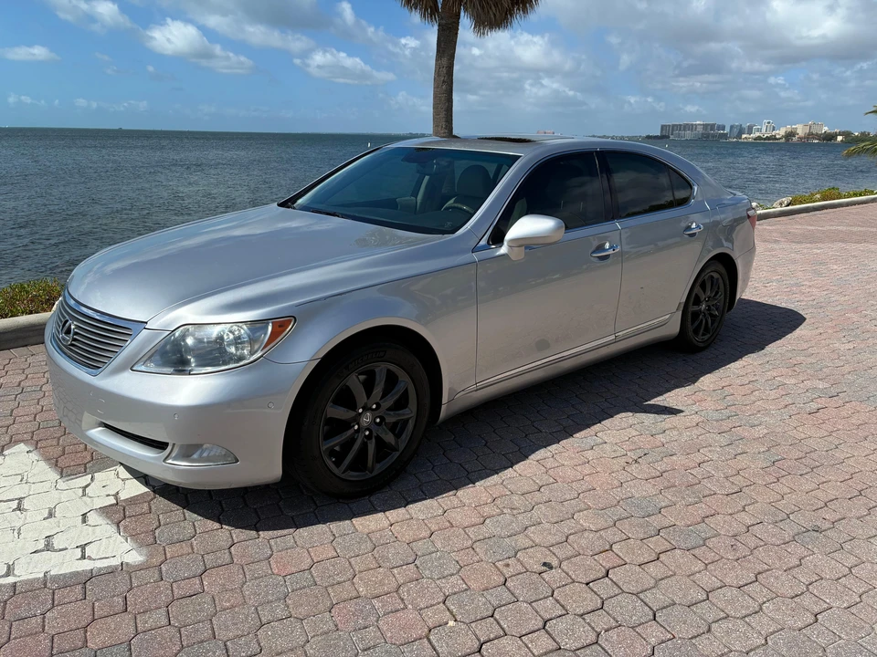 2009 Lexus LS 4th Gen - Image 6 of 31