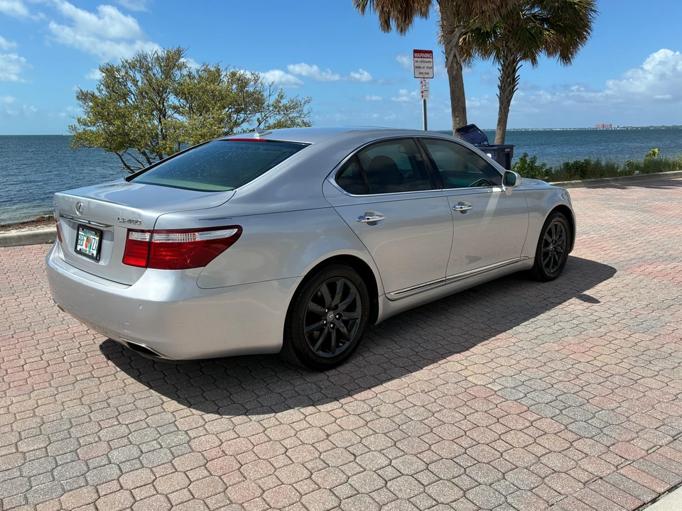 2009 Lexus LS 4th Gen - Image 9 of 31