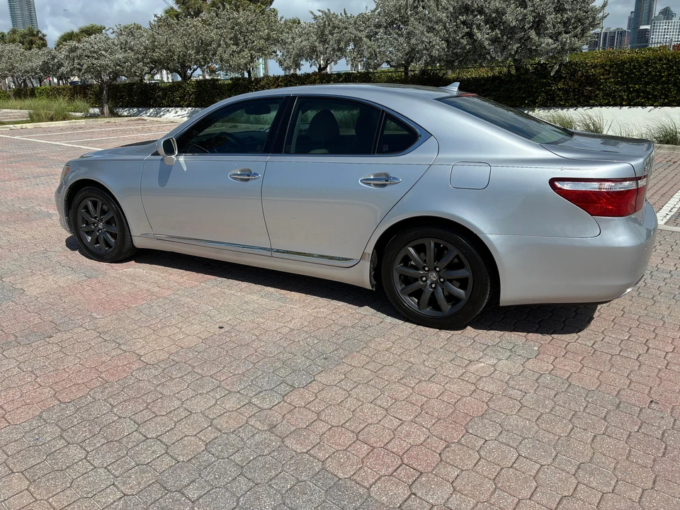 2009 Lexus LS 4th Gen - Image 7 of 31