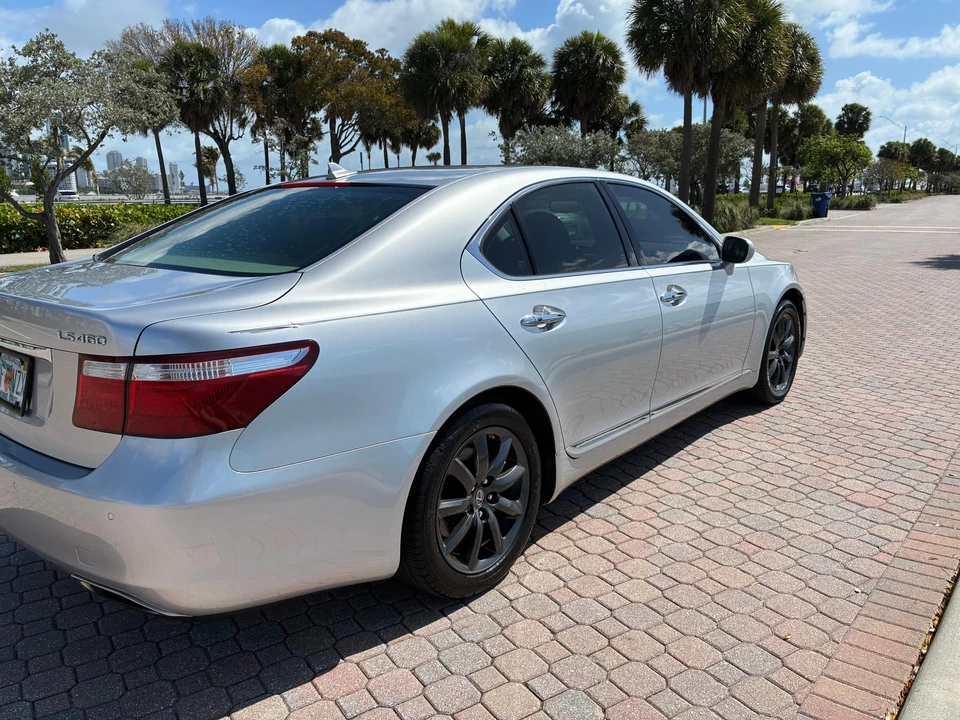 2009 Lexus LS 4th Gen - Image 19 of 31