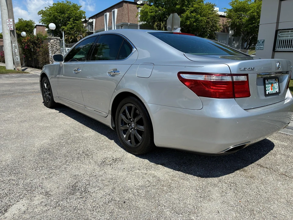 2009 Lexus LS 4th Gen - Image 14 of 31