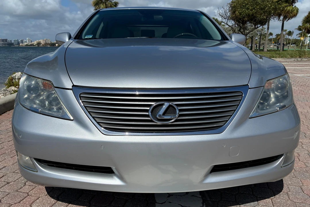 2009 Lexus LS 4th Gen - Image 2 of 31