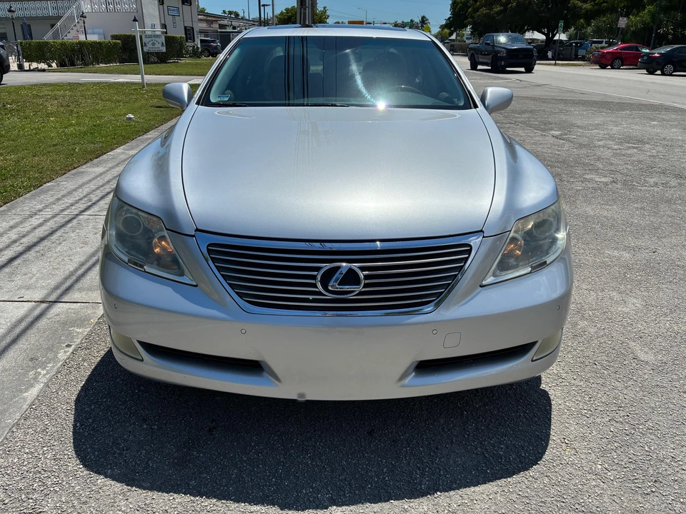 2009 Lexus LS 4th Gen - Image 13 of 31