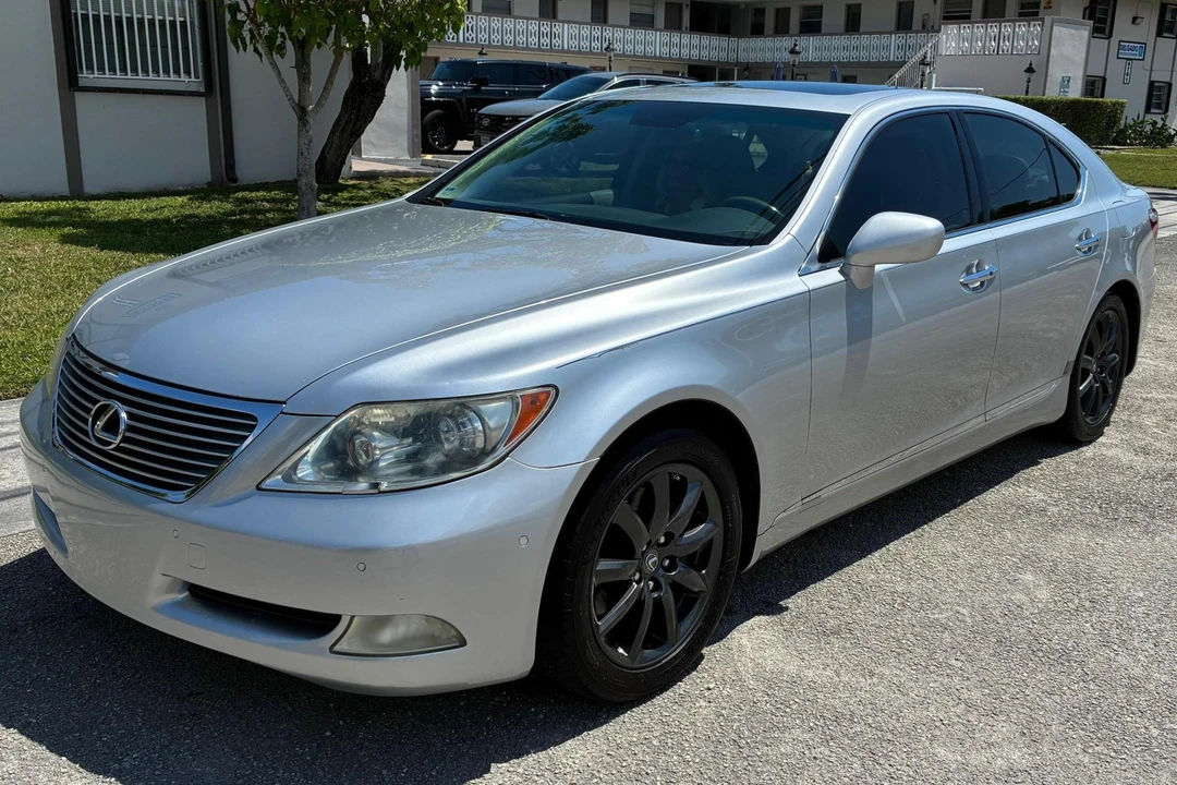 2009 Lexus LS 4th Gen - Image 3 of 31