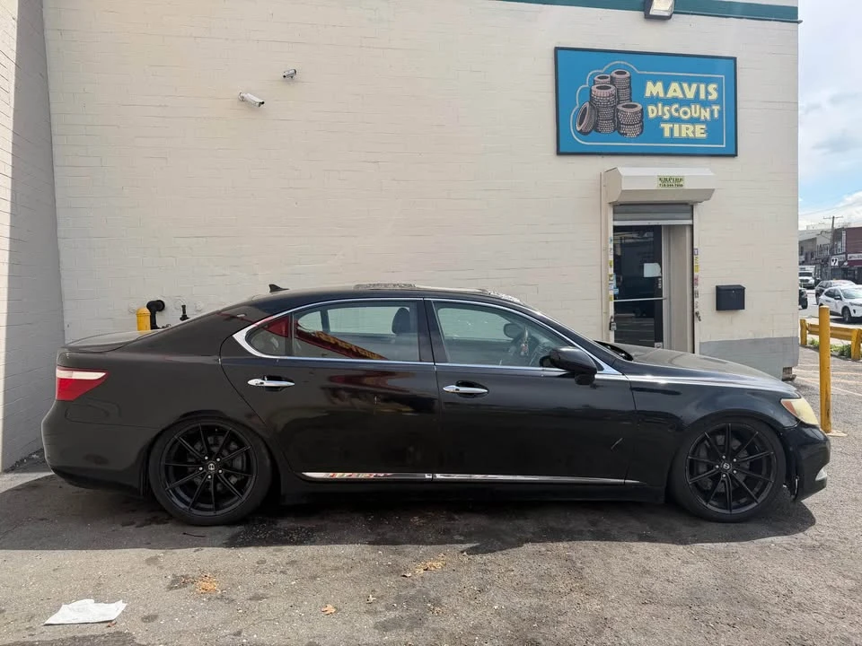 2009 Lexus LS 4th Gen - Image 10 of 14