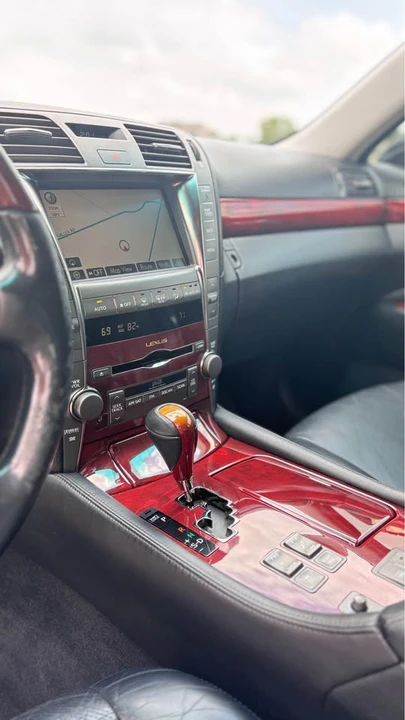 2009 Lexus LS 4th Gen - Image 14 of 16