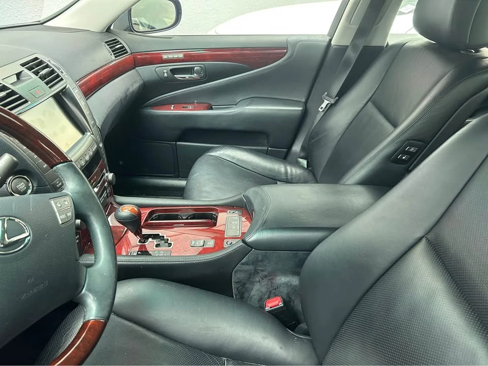 2009 Lexus LS 4th Gen - Image 4 of 4