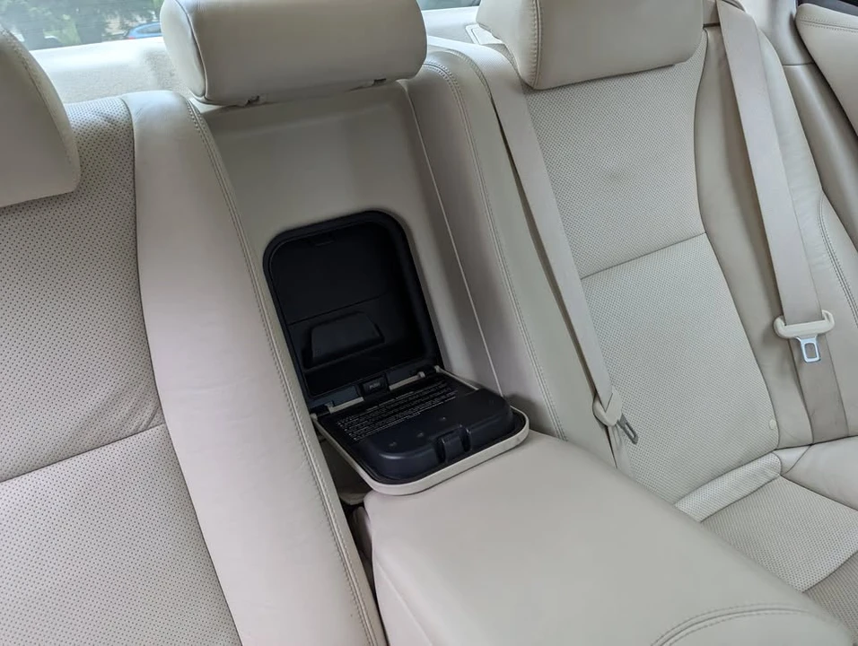 2009 Lexus LS 4th Gen - Image 4 of 17