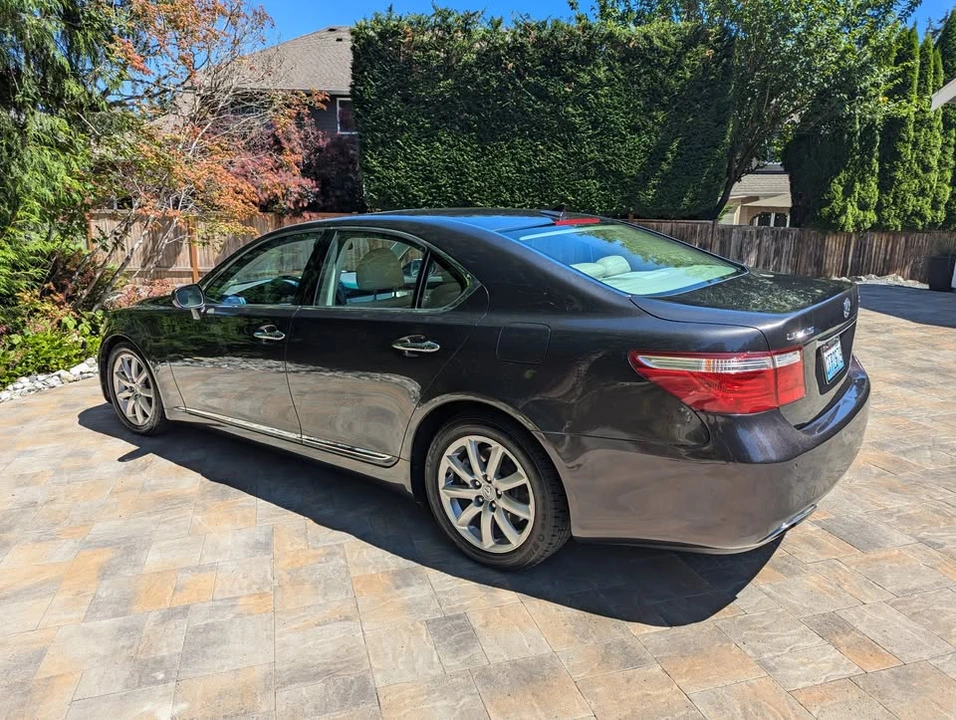 2009 Lexus LS 4th Gen - Image 11 of 17