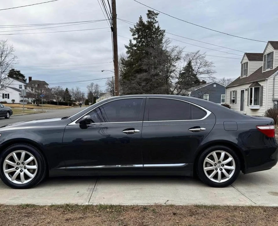2009 Lexus LS 4th Gen - Image 2 of 4