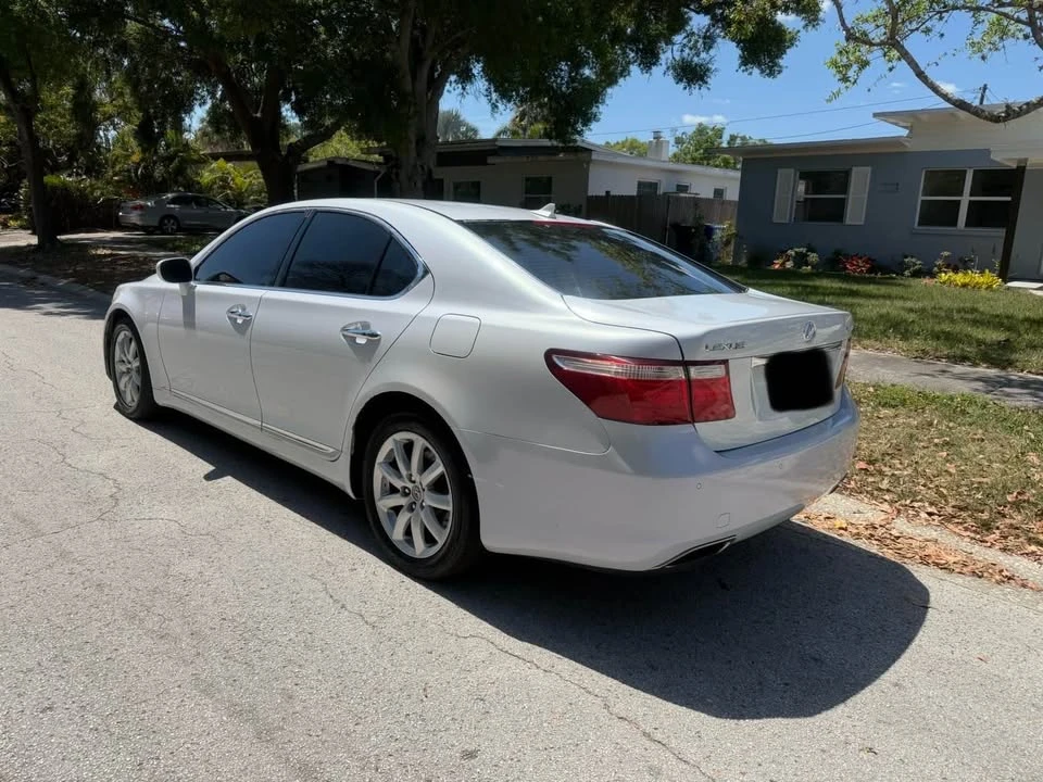 2009 Lexus LS 4th Gen - Image 4 of 10