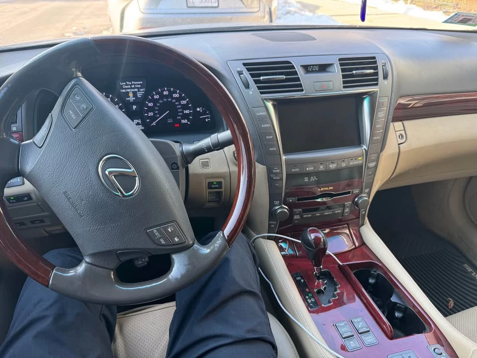 2009 Lexus LS 4th Gen - Image 6 of 9