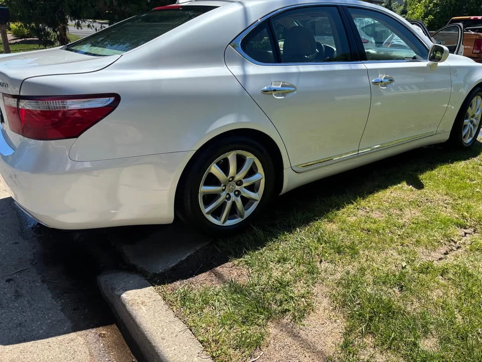 2009 Lexus LS 4th Gen - Image 4 of 8