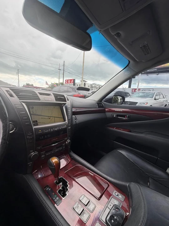 2009 Lexus LS 4th Gen - Image 14 of 17