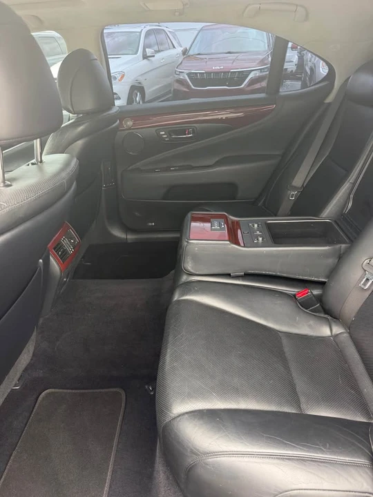 2009 Lexus LS 4th Gen - Image 9 of 17