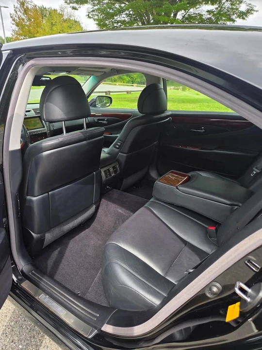 2009 Lexus LS 4th Gen - Image 10 of 14
