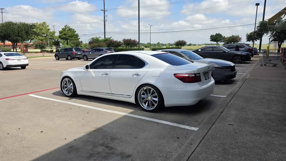 2009 Lexus LS 4th Gen - Image 4 of 5
