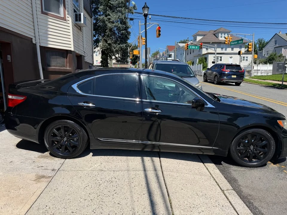 2009 Lexus LS 4th Gen - Image 11 of 12