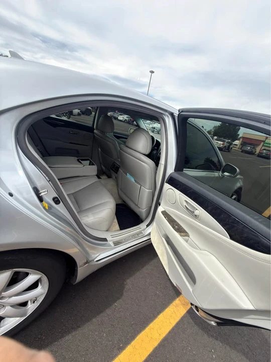 2009 Lexus LS 4th Gen - Image 11 of 19