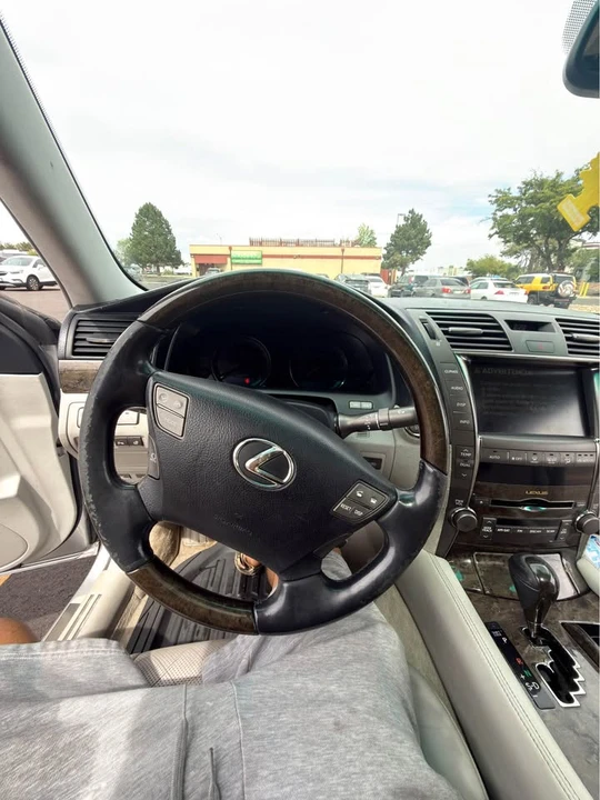 2009 Lexus LS 4th Gen - Image 15 of 19