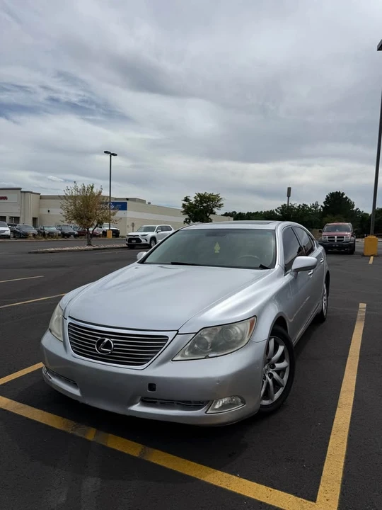 2009 Lexus LS 4th Gen - Image 3 of 19
