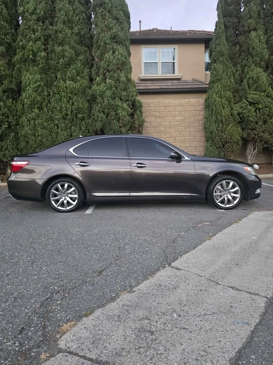 2009 Lexus LS 4th Gen - Image 5 of 20