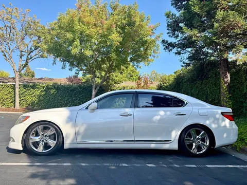 2009 Lexus LS 460 Sedan 4D