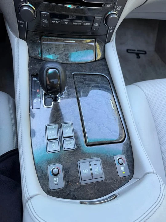 2009 Lexus LS 4th Gen - Image 10 of 20