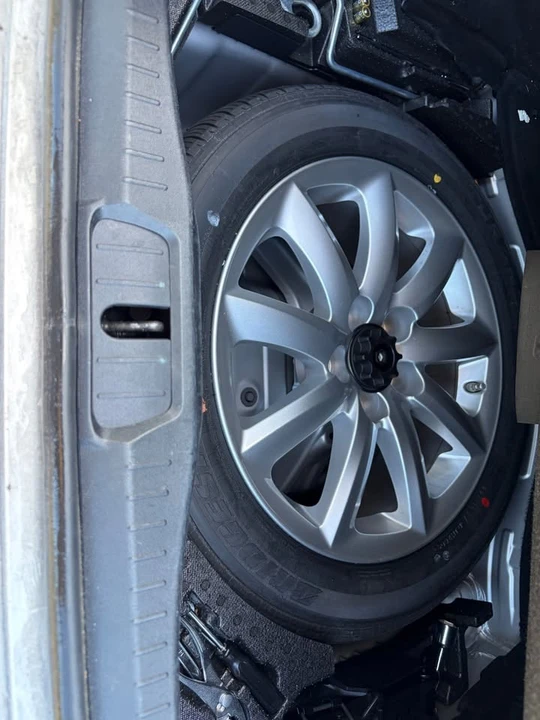 2009 Lexus LS 4th Gen - Image 14 of 19