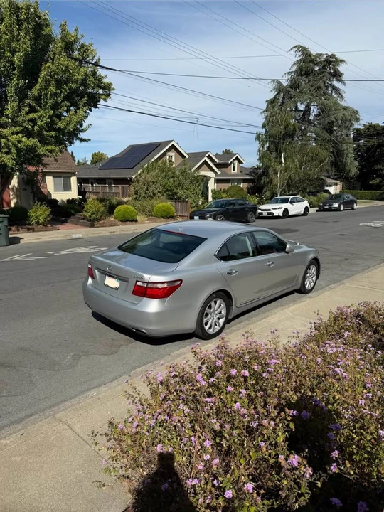 2009 Lexus LS 4th Gen - Image 6 of 8