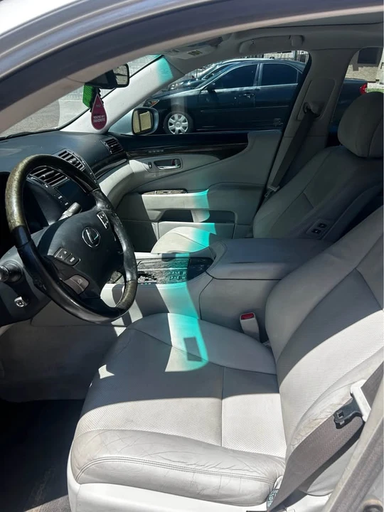 2009 Lexus LS 4th Gen - Image 5 of 8