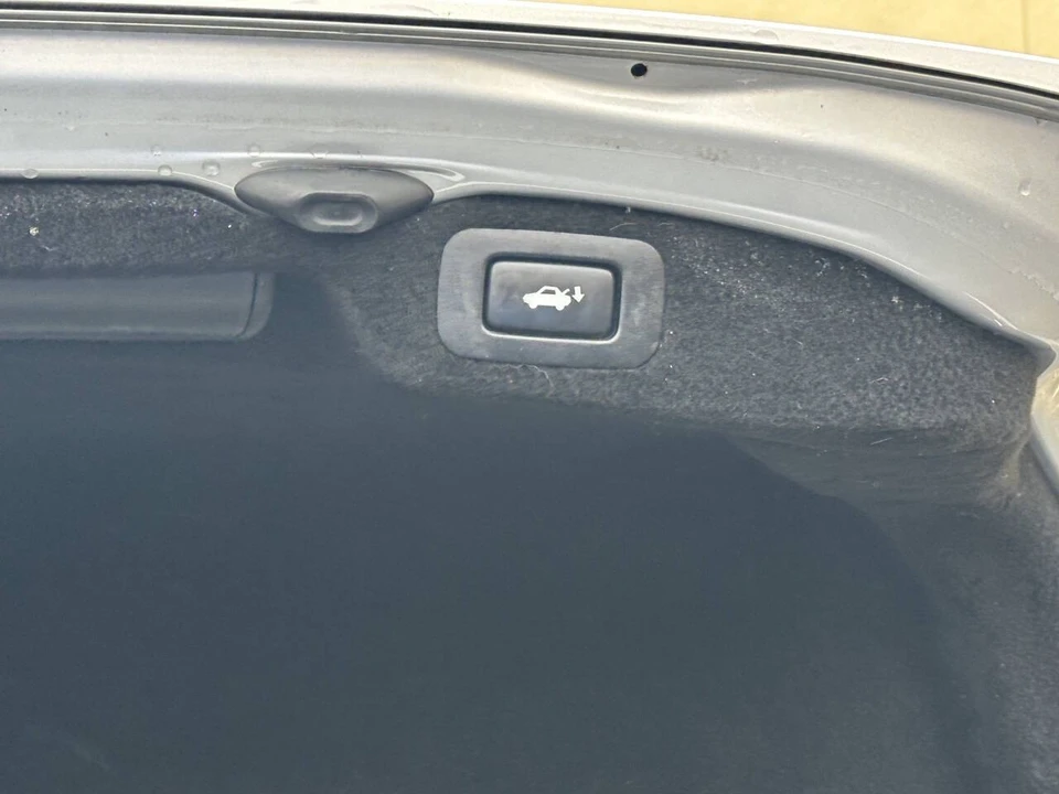 2009 Lexus LS 4th Gen - Image 17 of 21