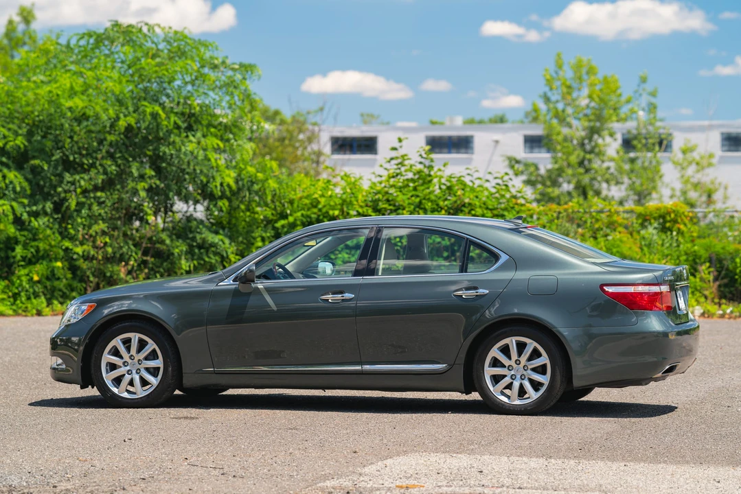 2009 Lexus LS 4th Gen - Image 19 of 31