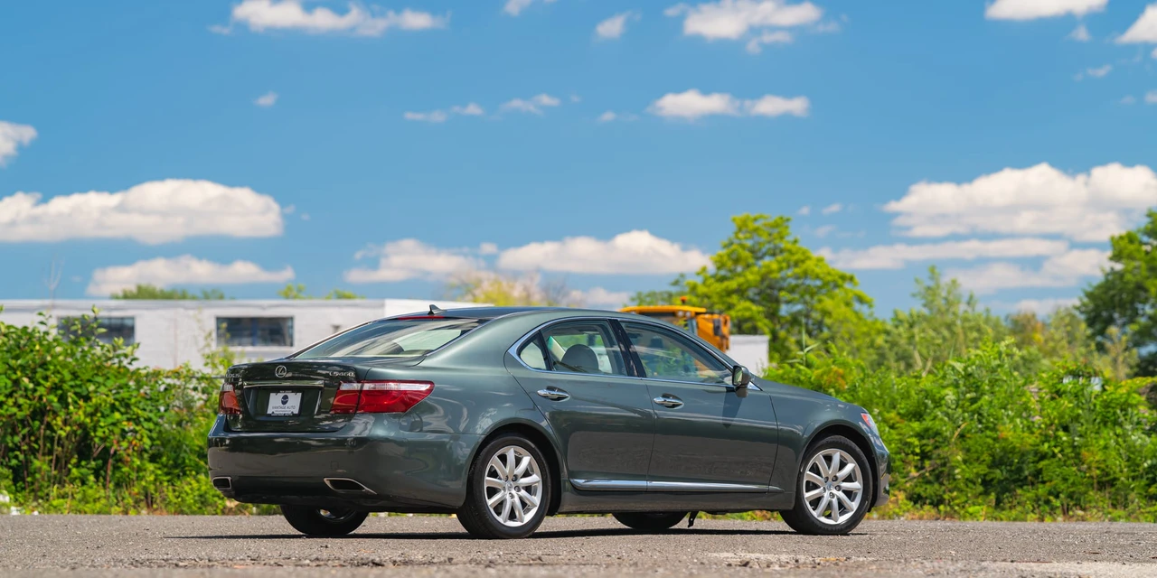 2009 Lexus LS 4th Gen - Image 11 of 31